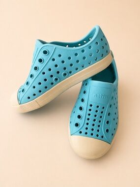 Native Jefferson c7 Slip-On Kids Shoes in Bright Blue / ‘Pool Blue’ / Summer
